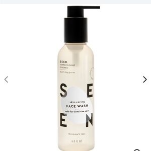 Skin-Caring Face Wash - Black and White